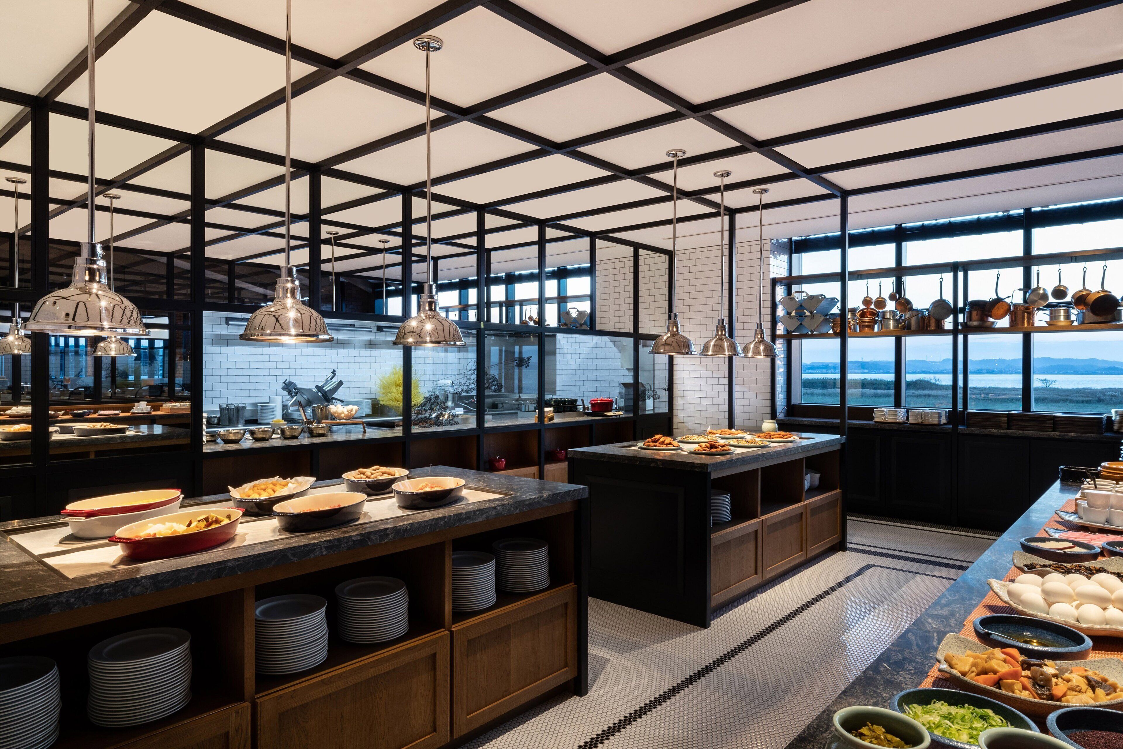 daily buffet breakfast (jpy 2700 per person)