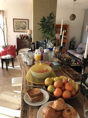 Free daily continental breakfast  - Casa del Mar (Santa María Tonameca)