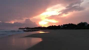 Una spiaggia nelle vicinanze