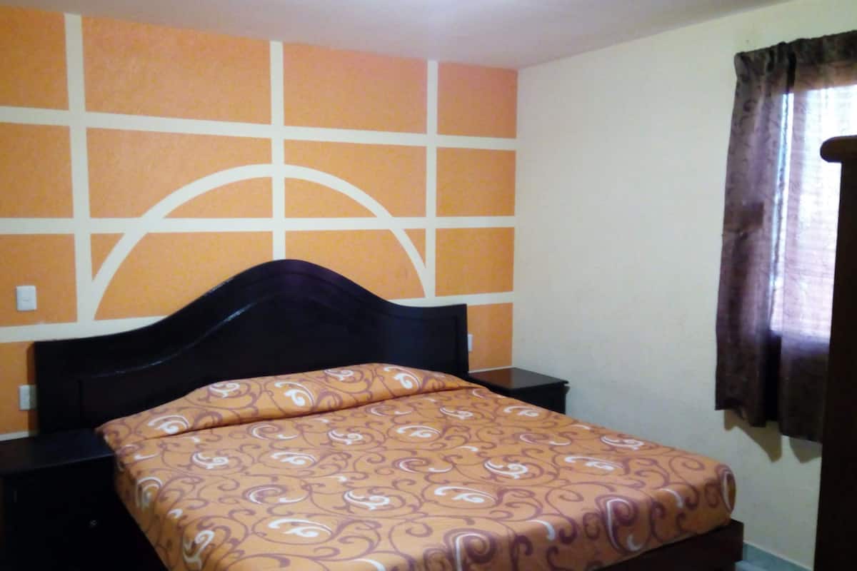 Cortinas blackout, tabla de planchar con plancha y wifi gratis