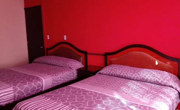 Family Room, 2 Queen Beds, Non Smoking