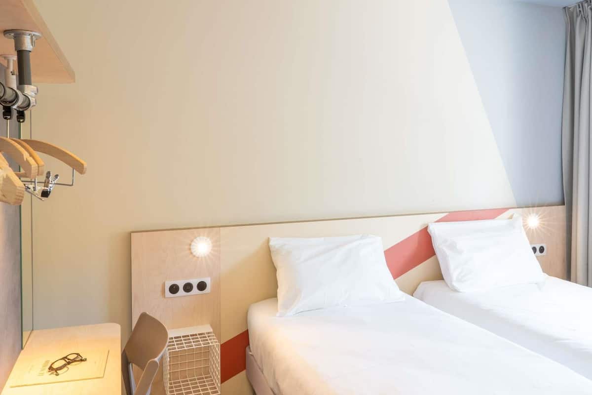 Habitación estándar, 2 camas individuales | Escritorio, espacio para trabajar con laptop y insonorización