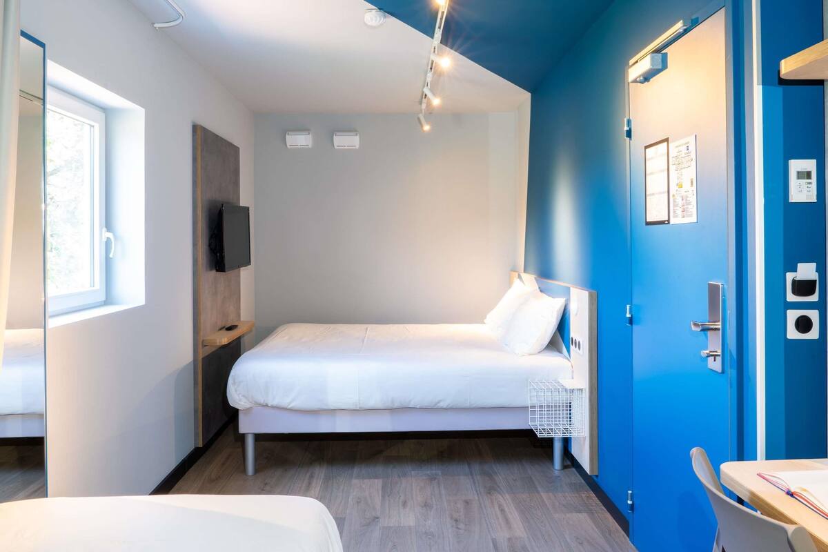 Standard Room, Multiple Beds | Desk, laptop workspace, soundproofing, free cots/infant beds