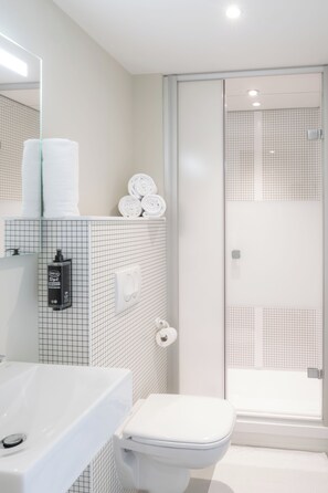 Regadera y amenidades de baño ecológicas 