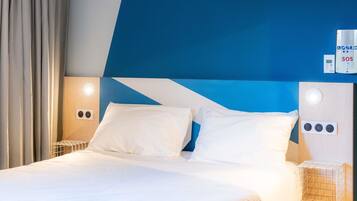 Desk, laptop workspace, free cots/infant beds, free WiFi