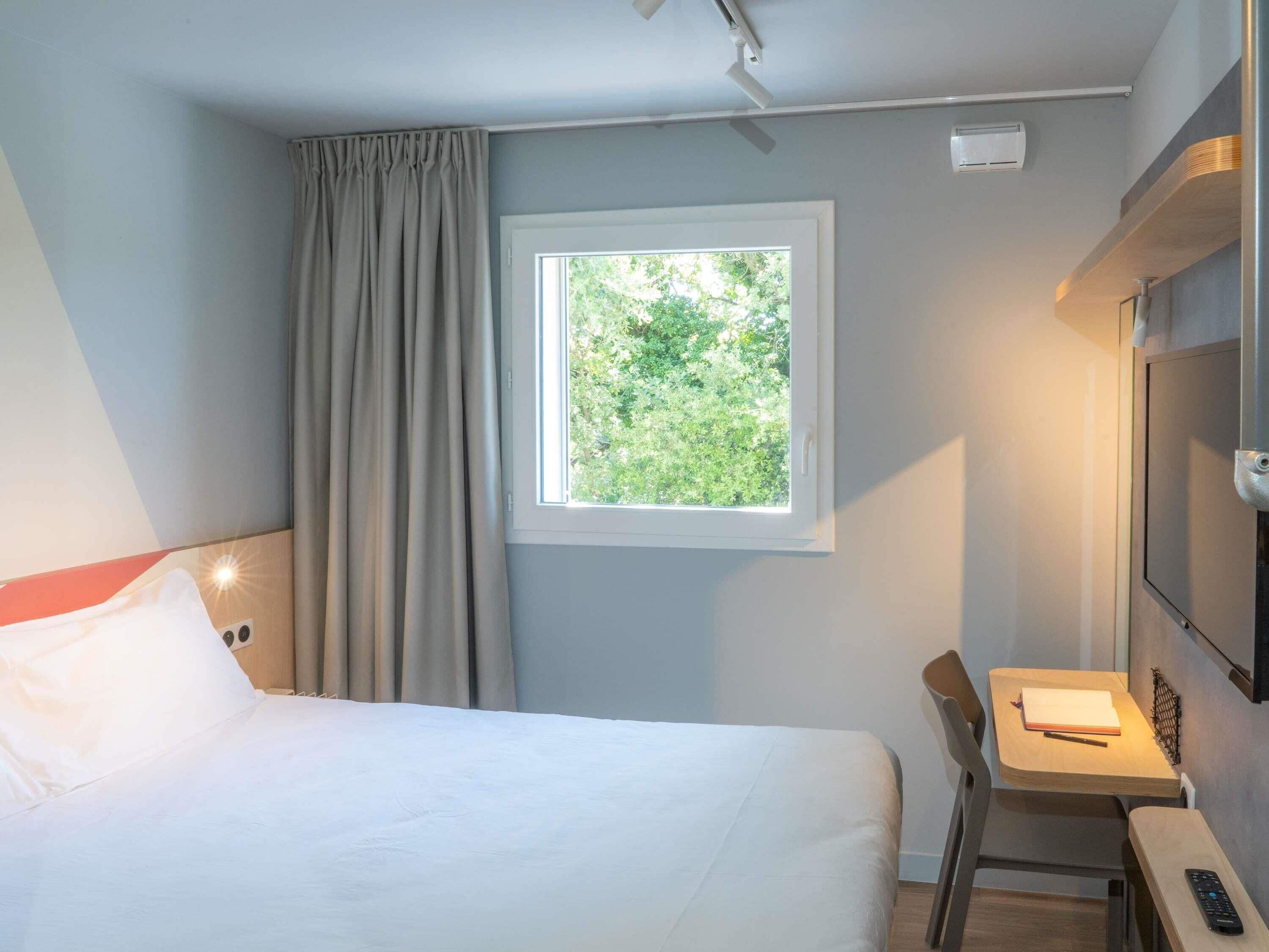Kamar Standar, 1 Tempat Tidur Double | Meja kerja, ruang kerja ramah laptop, dan kedap suara