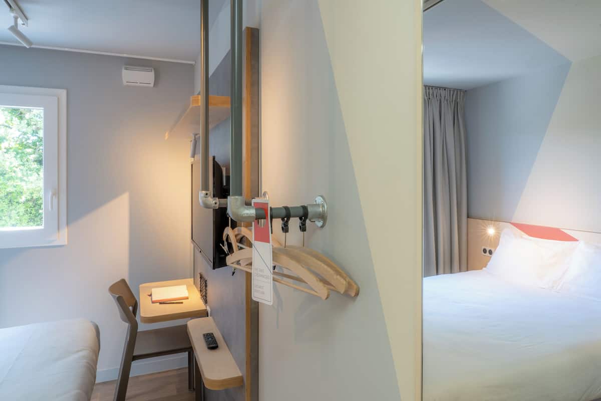 Desk, laptop workspace, free cribs/infant beds, free WiFi