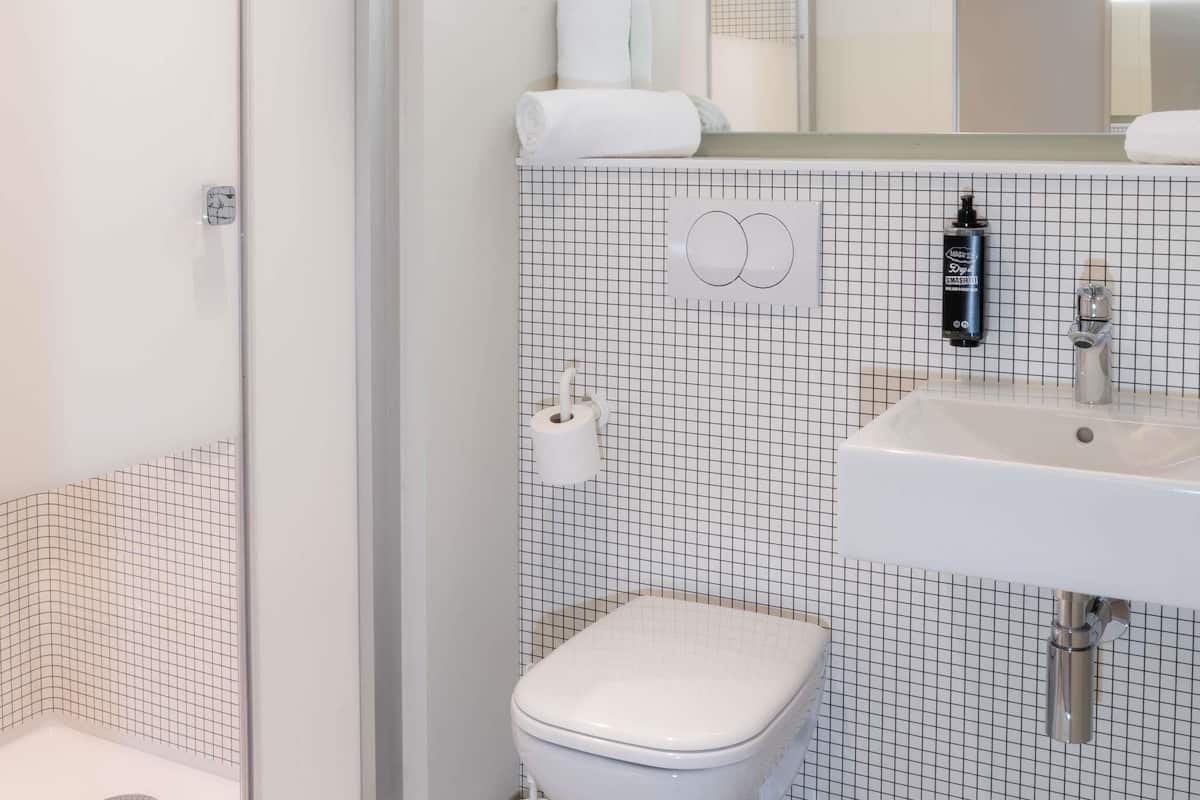 Chambre Familiale, plusieurs lits | Bureau, espace de travail pour ordinateur portable