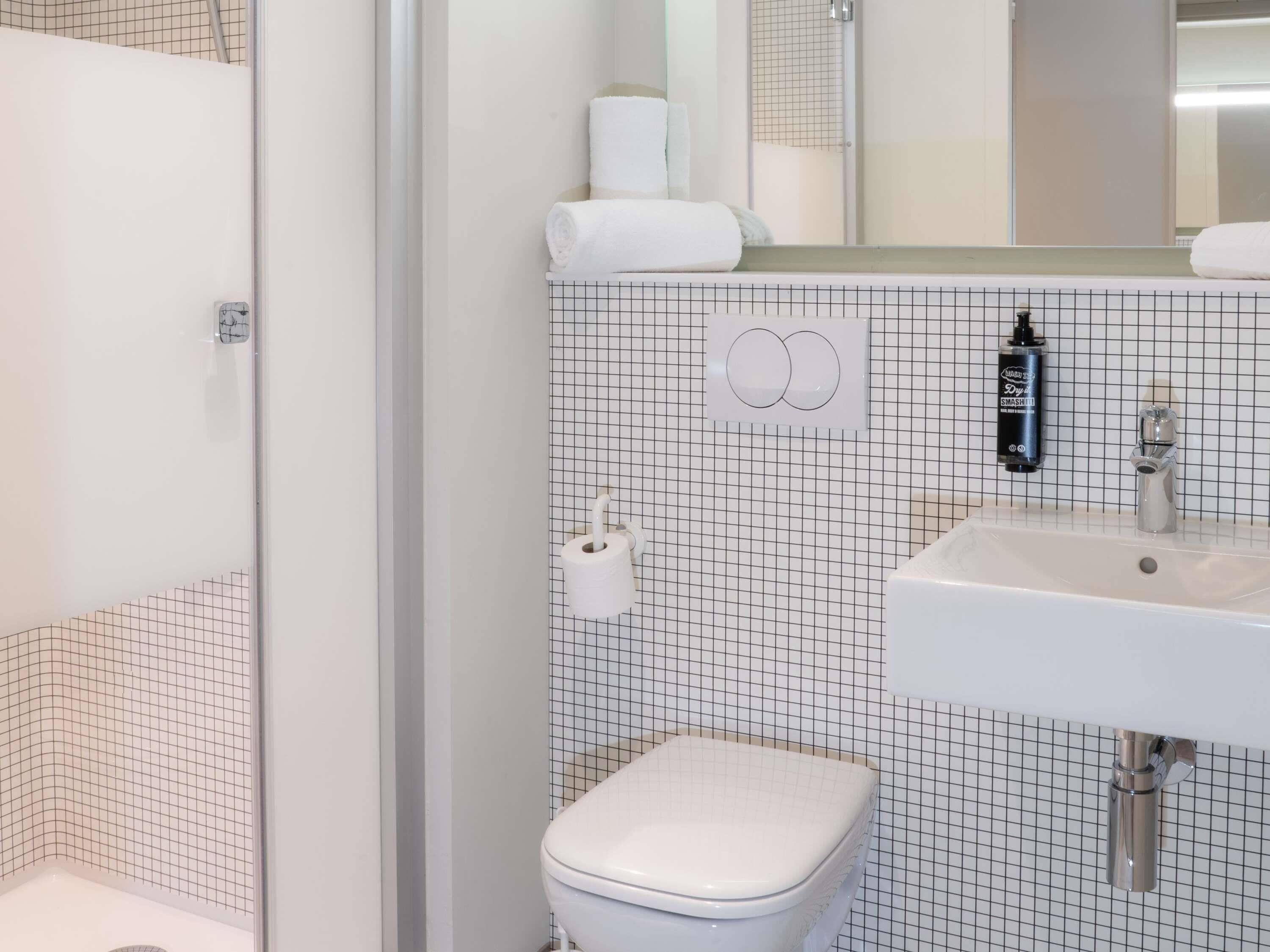 Family Room, Multiple Beds | Desk, laptop workspace, soundproofing, free cribs/infant beds