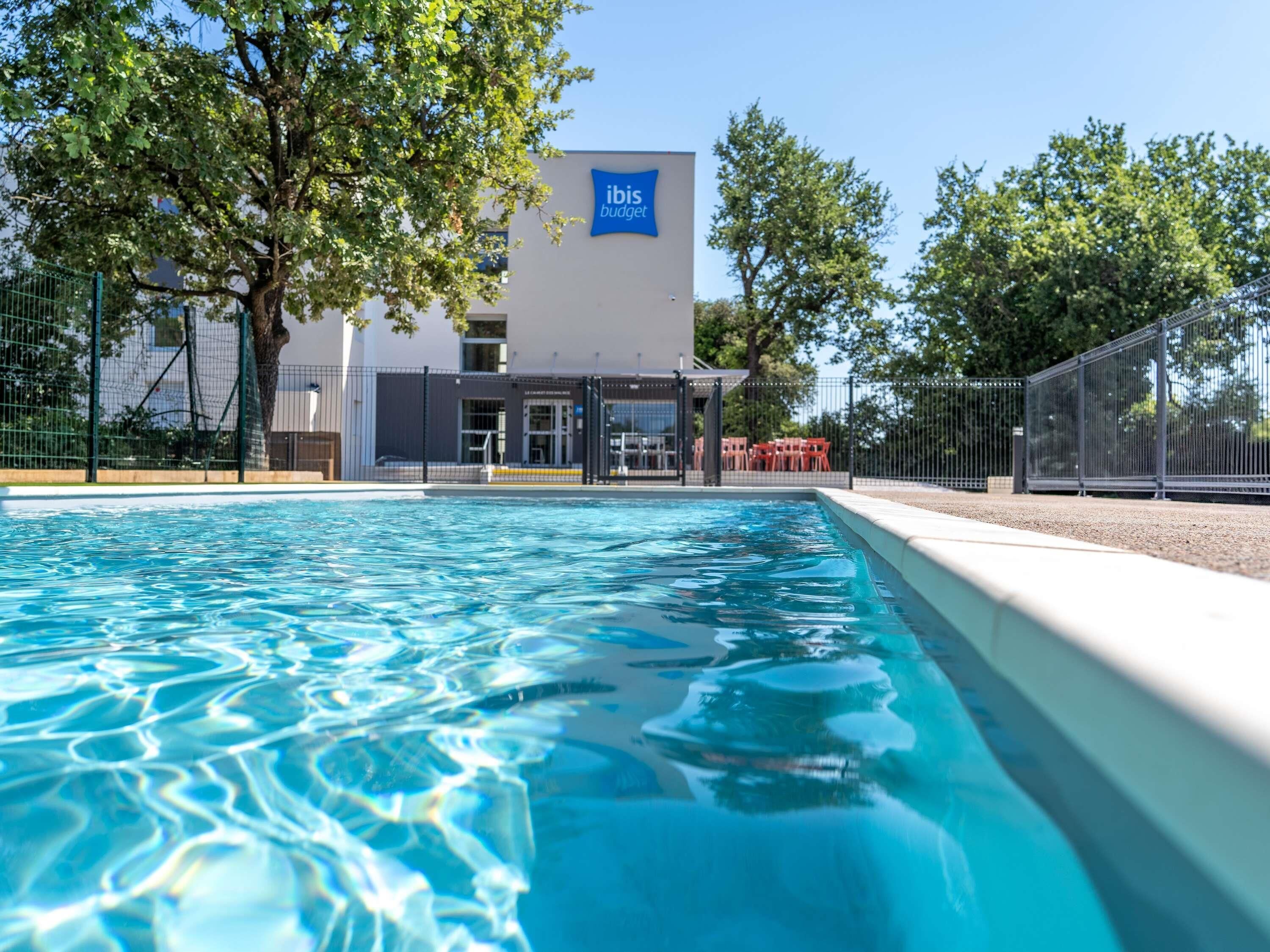Piscina stagionale all'aperto, lettini