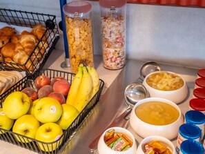 Daily buffet breakfast for a fee - ibis budget Le Cannet des Maures (Le Cannet-des-Maures)