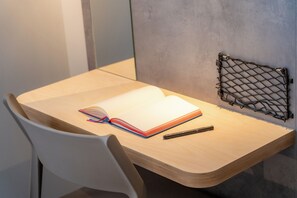 Desk, laptop workspace, soundproofing, free cots/infant beds - ibis budget Le Cannet des Maures (Le Cannet-des-Maures)