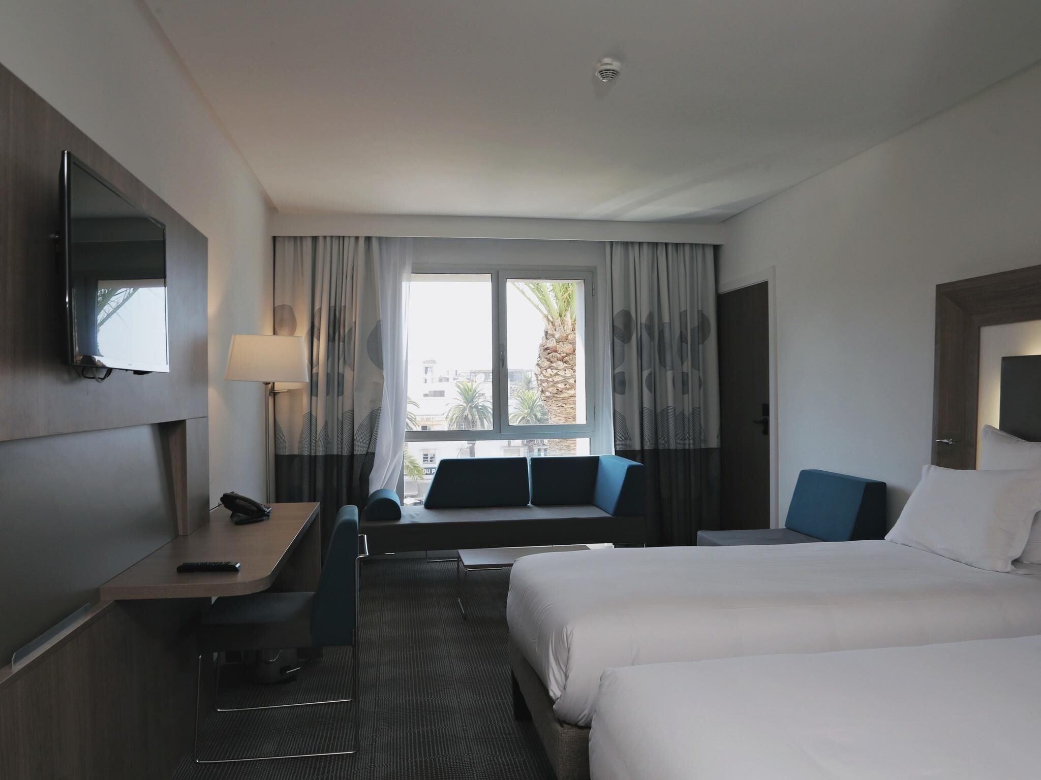 Chambre supérieure avec lits jumeaux, 2 lits jumeaux, vue sur la mer (Park or Sea View) | Minibar, coffre-fort, bureau