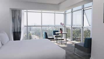 Suite, 1 Double Bed with Sofa bed | Minibar, in-room safe, desk, laptop workspace