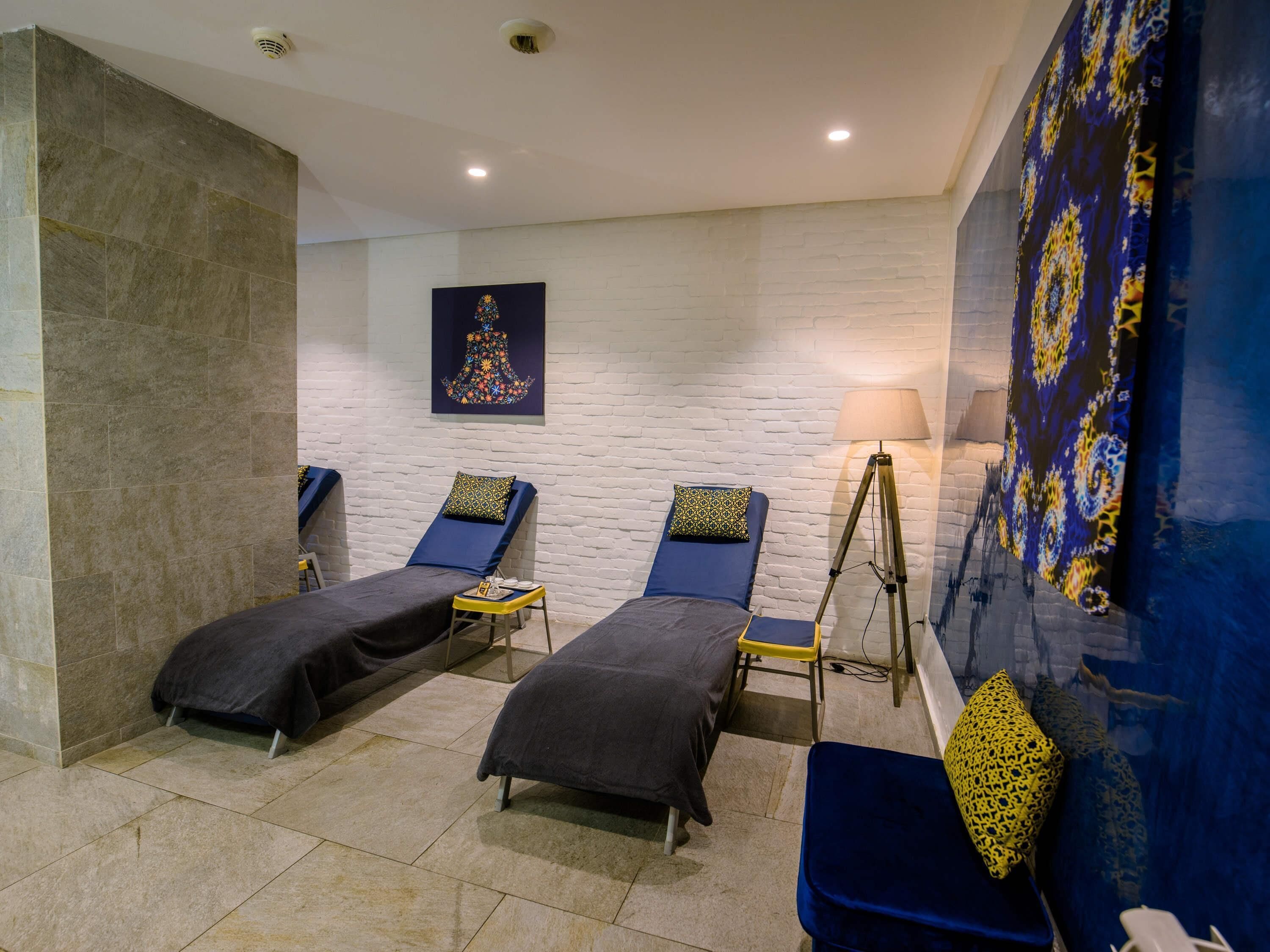 Een sauna, een stoombad, een Turks bad/hammam, lichaamsbehandelingen