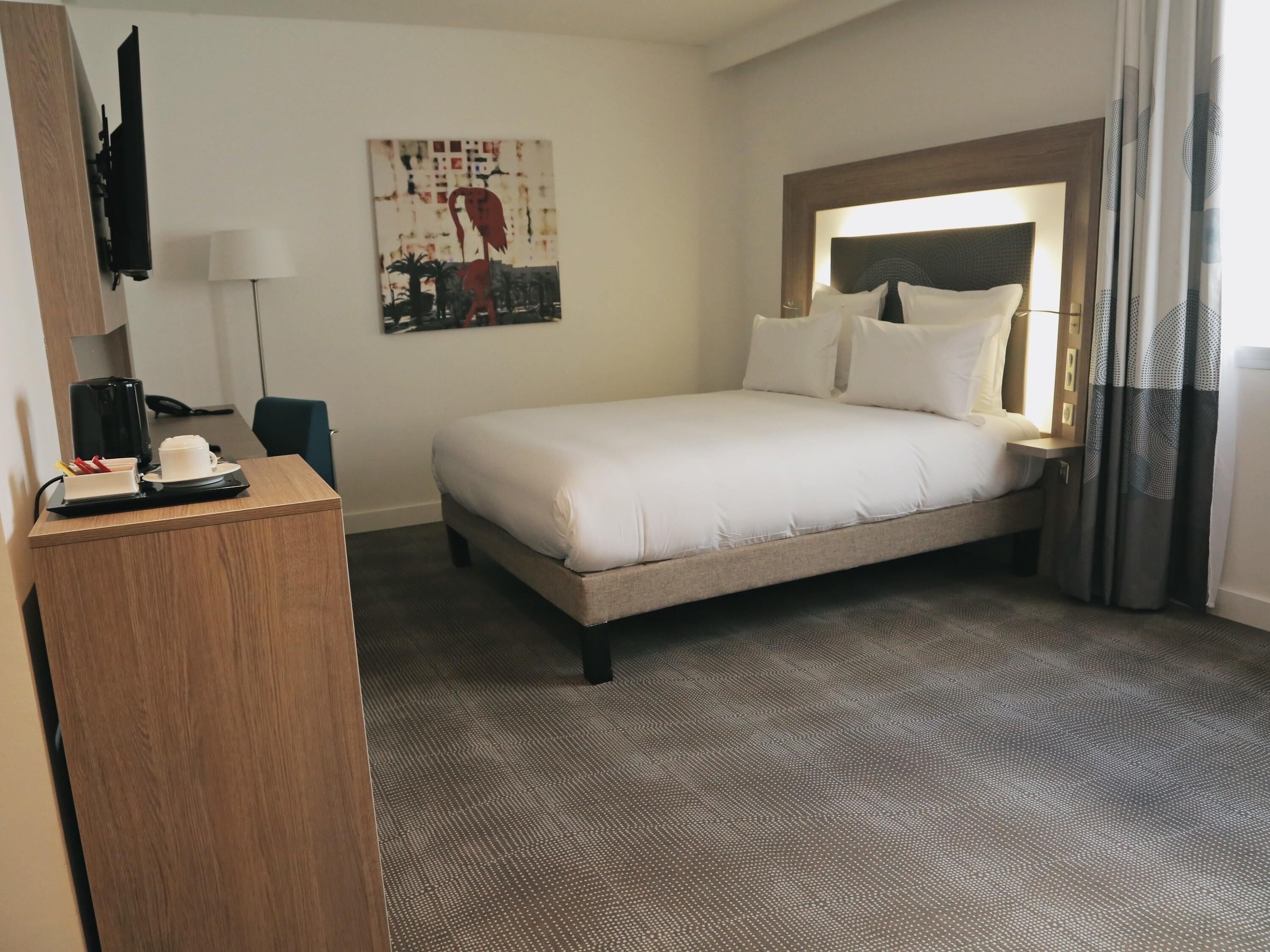 Dobbeltrom – superior, 1 dobbeltseng, sjøutsikt (Sea or Park View) | Minibar, safe på rommet, skrivebord og skrivebord for bærbar PC