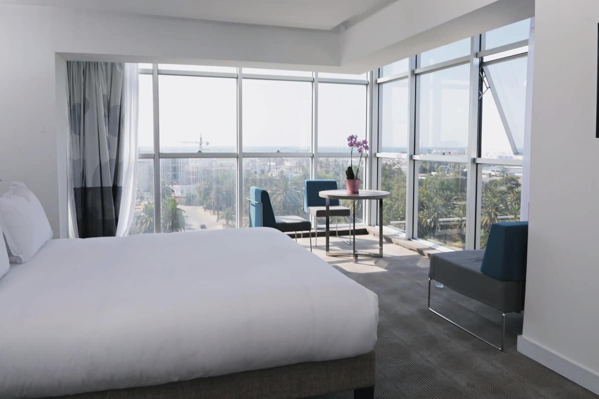 Suite, 1 cama doble con sofá cama | Minibar, caja fuerte, escritorio y espacio para trabajar con un portátil