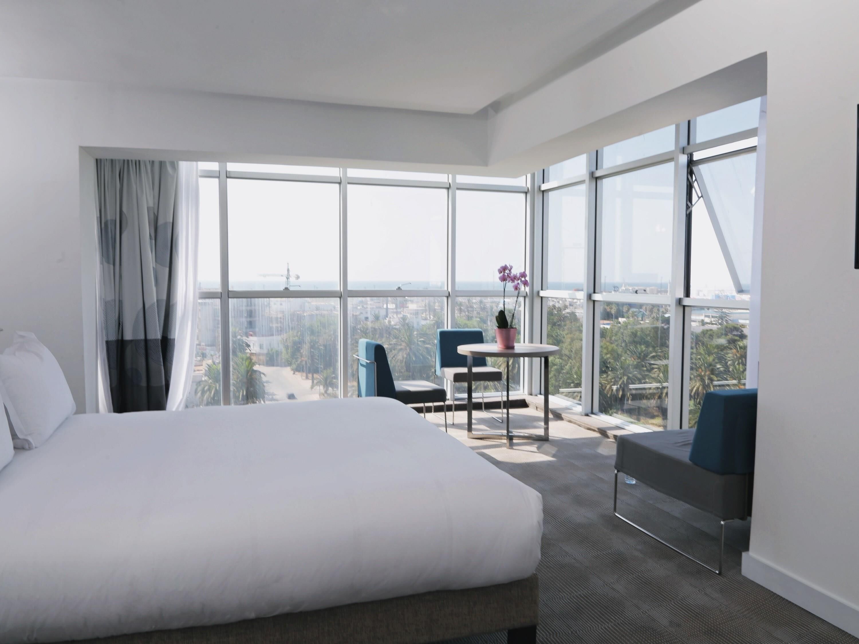 Suite, 1 Double Bed with Sofa bed | Minibar, in-room safe, desk, laptop workspace