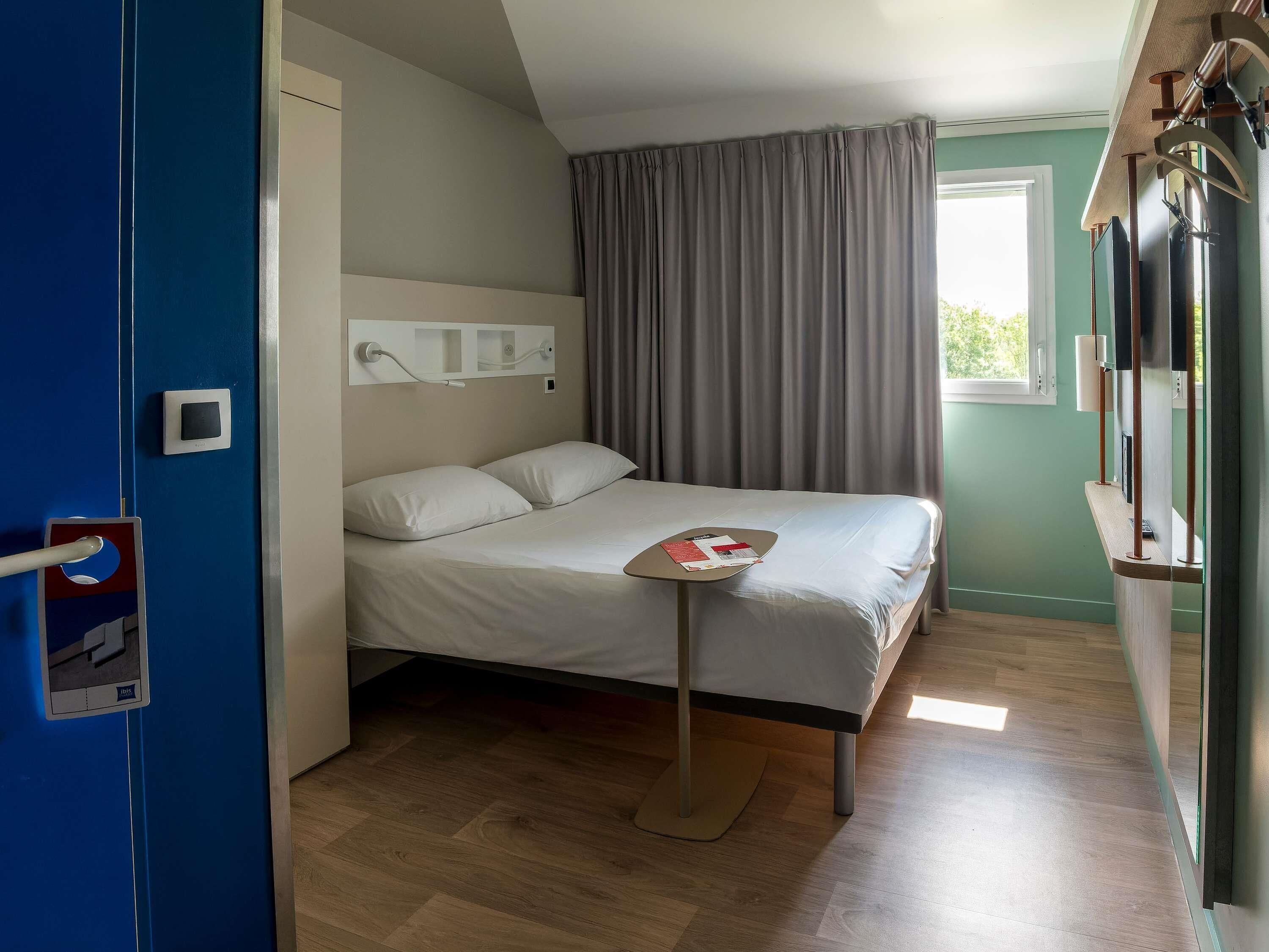 Double Room, 1 Double Bed | Desk, blackout drapes, soundproofing, cribs/infant beds