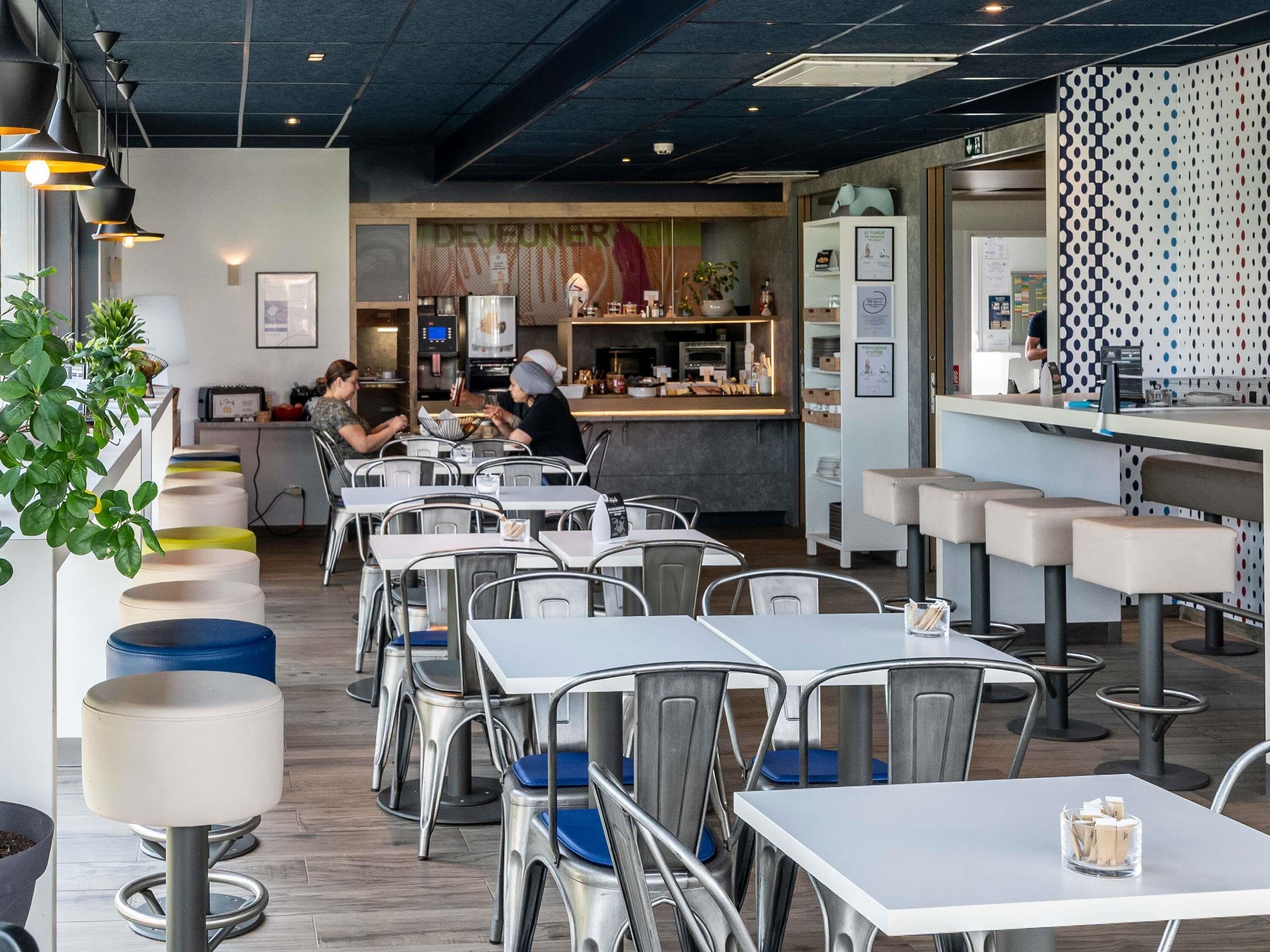 Daily buffet breakfast (EUR 9.90 per person)