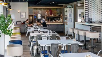 Daily buffet breakfast (EUR 9.90 per person)