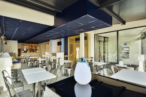 Desayuno buffet diario (EUR 9.90 por persona)