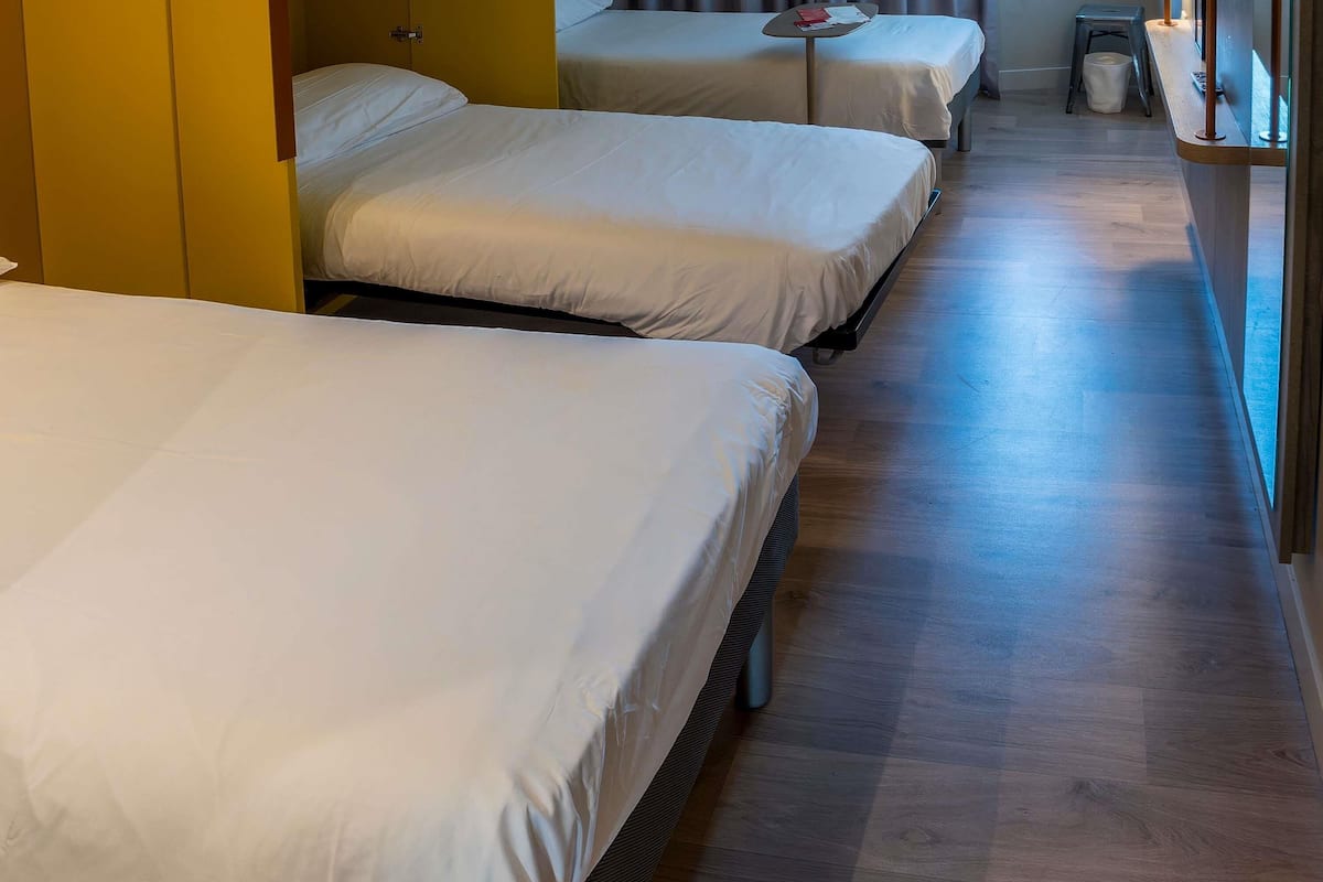 Dreibettzimmer, 3 Einzelbetten