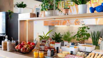 Tägliches Frühstücksbuffet gegen Gebühr
