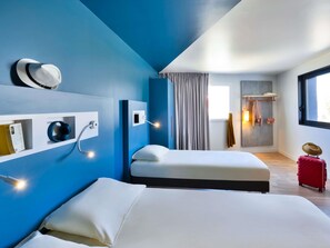 Kamar Keluarga | Meja kerja, tirai kedap cahaya, dan kedap suara