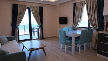 Departamento, 2 habitaciones, vista al mar | Escritorio, cortinas blackout y insonorización