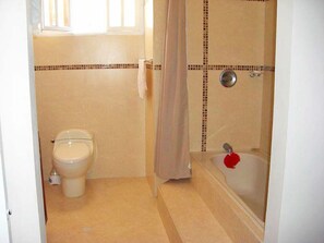 Casa Premium, 5 habitaciones (18 people) | Baño | Ducha y toallas