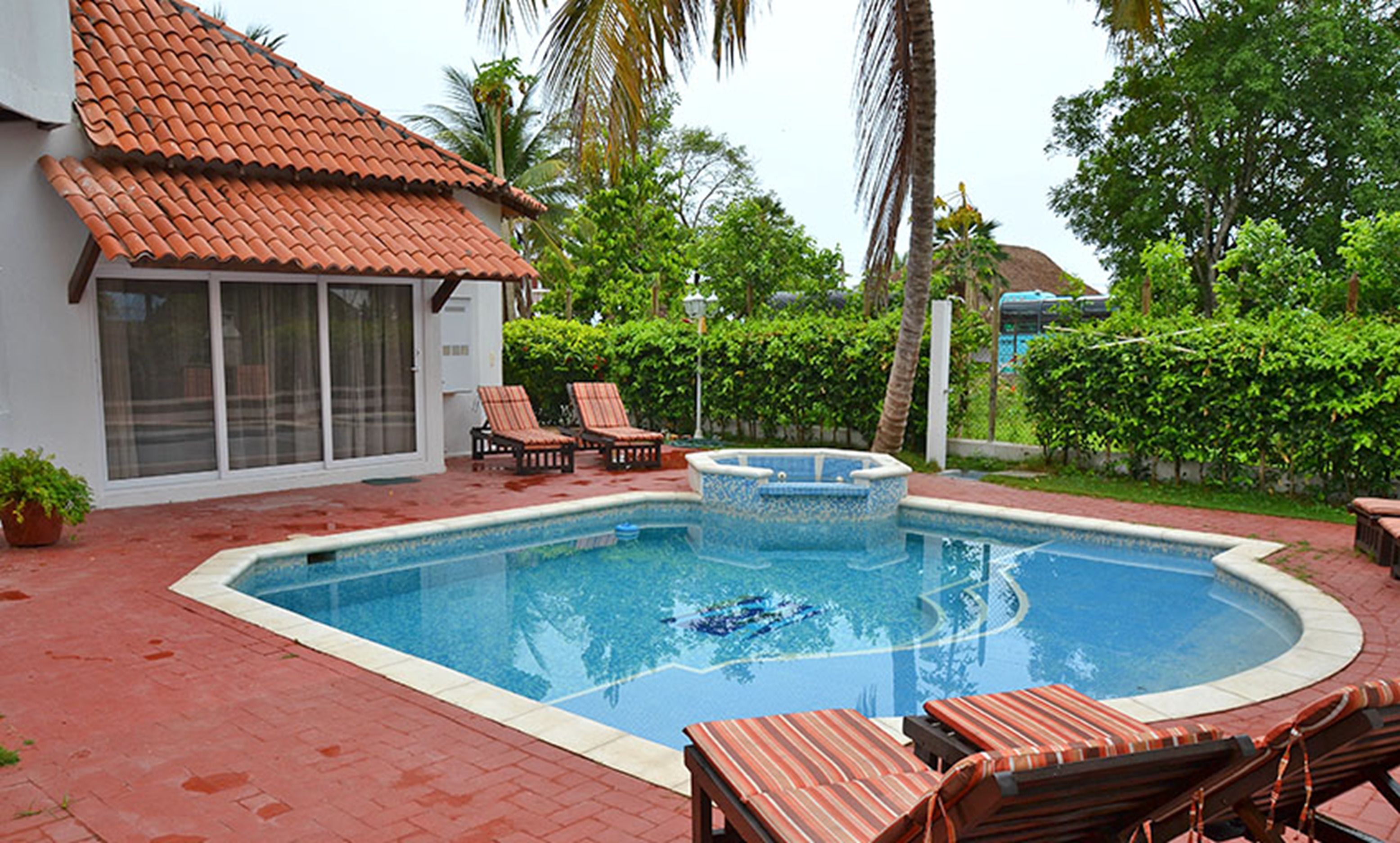 Outdoor pool, pool umbrellas