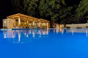 Outdoor pool, pool umbrellas, sun loungers