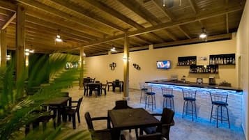 Bar (trong khuôn viên)