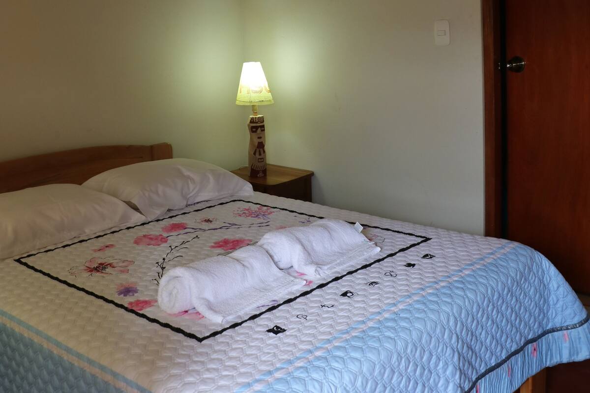WiFi (free), bed sheets