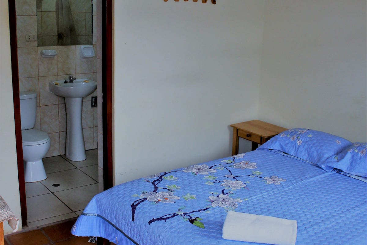 WiFi (free), bed sheets