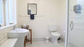 Cottage Basic, Beberapa Tempat Tidur, Bebas Asap Rokok | Kamar mandi | Shower dan handuk