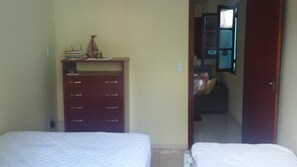 Cofres nos quartos, ferros/tábuas de passar roupa, Wi-Fi de cortesia