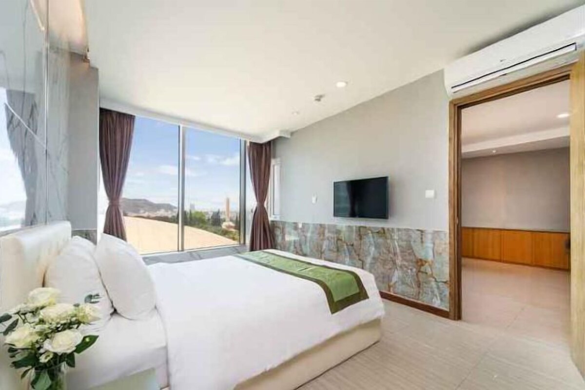 In-room safe, desk, blackout curtains, soundproofing