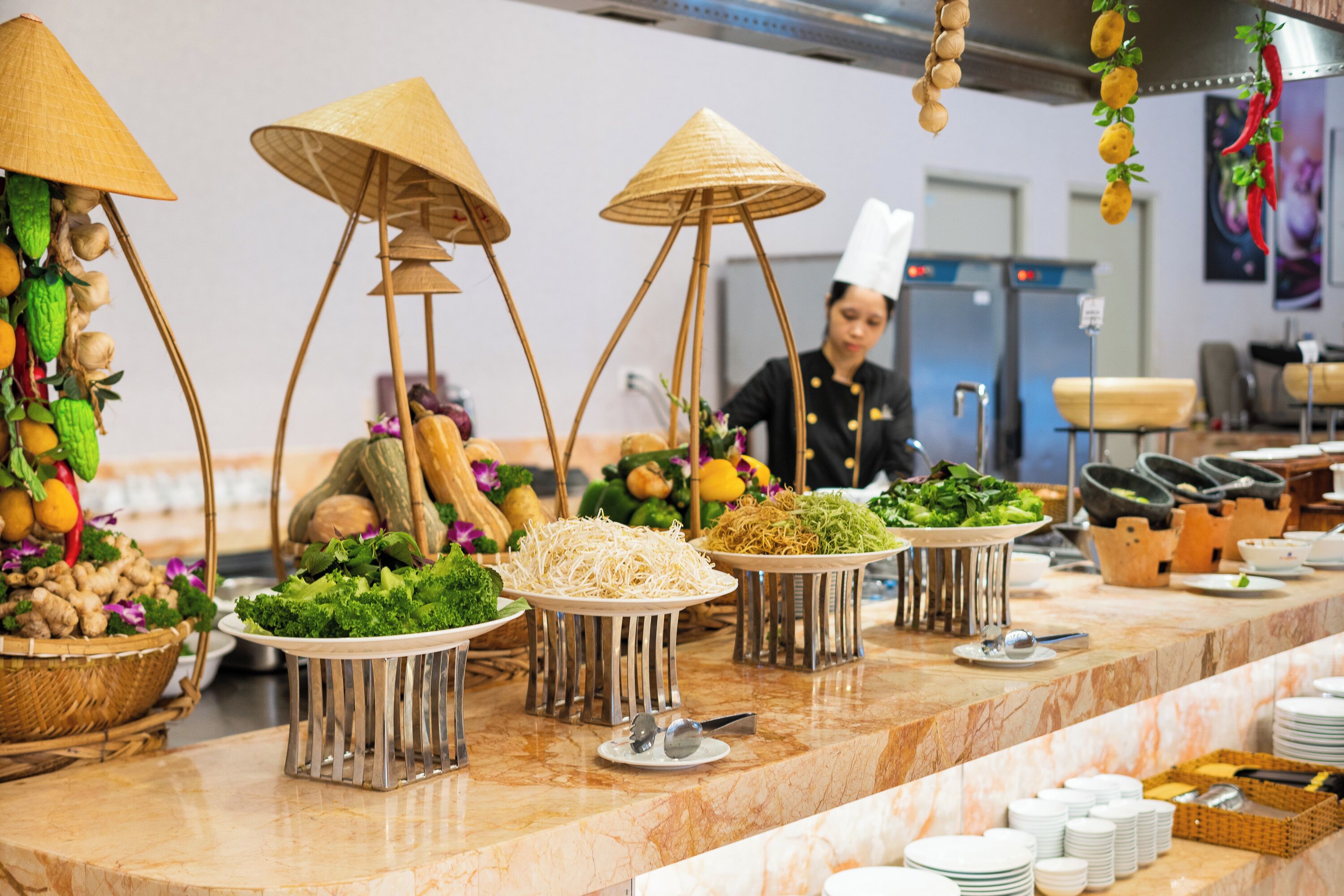 Se sirven desayunos, almuerzos y cenas; cocina internacional