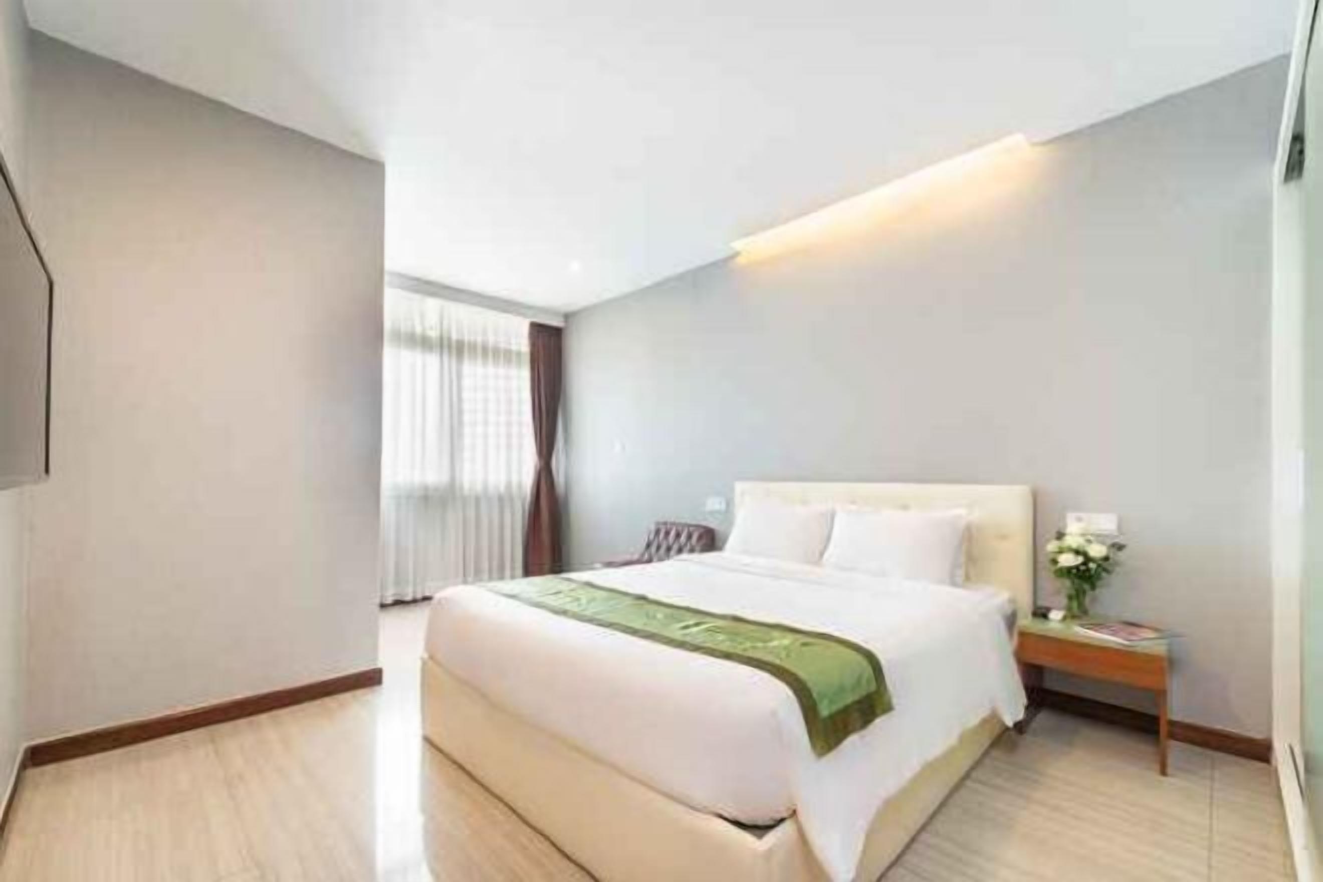 ตู้นิรภัยในห้องพัก, โต๊ะทำงาน, ผ้าม่านกันแสง, ห้องเก็บเสียง