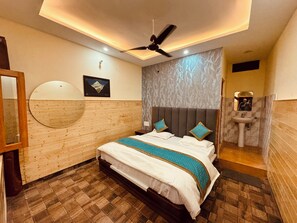 Deluxe Double Room | Individually decorated - New Basera Hotel (Ukhimath)