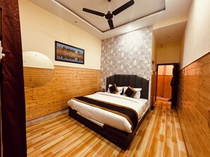 Deluxe Double Room | Individually decorated - New Basera Hotel (Ukhimath)