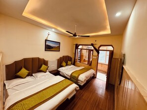 Deluxe Quadruple Room | Individually decorated - New Basera Hotel (Ukhimath)