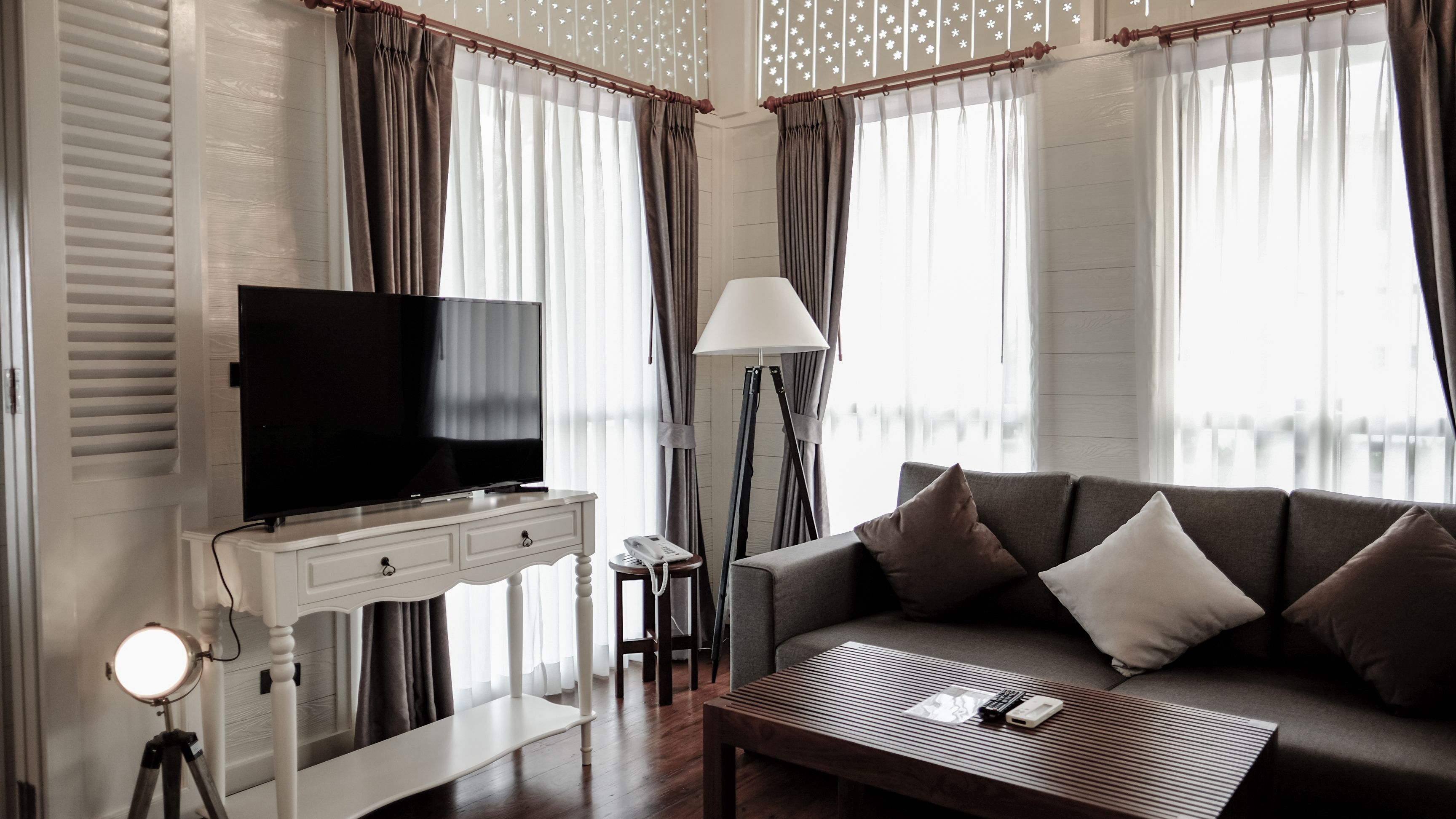 exclusive villa, 1 bedroom | living area | flat-screen tv