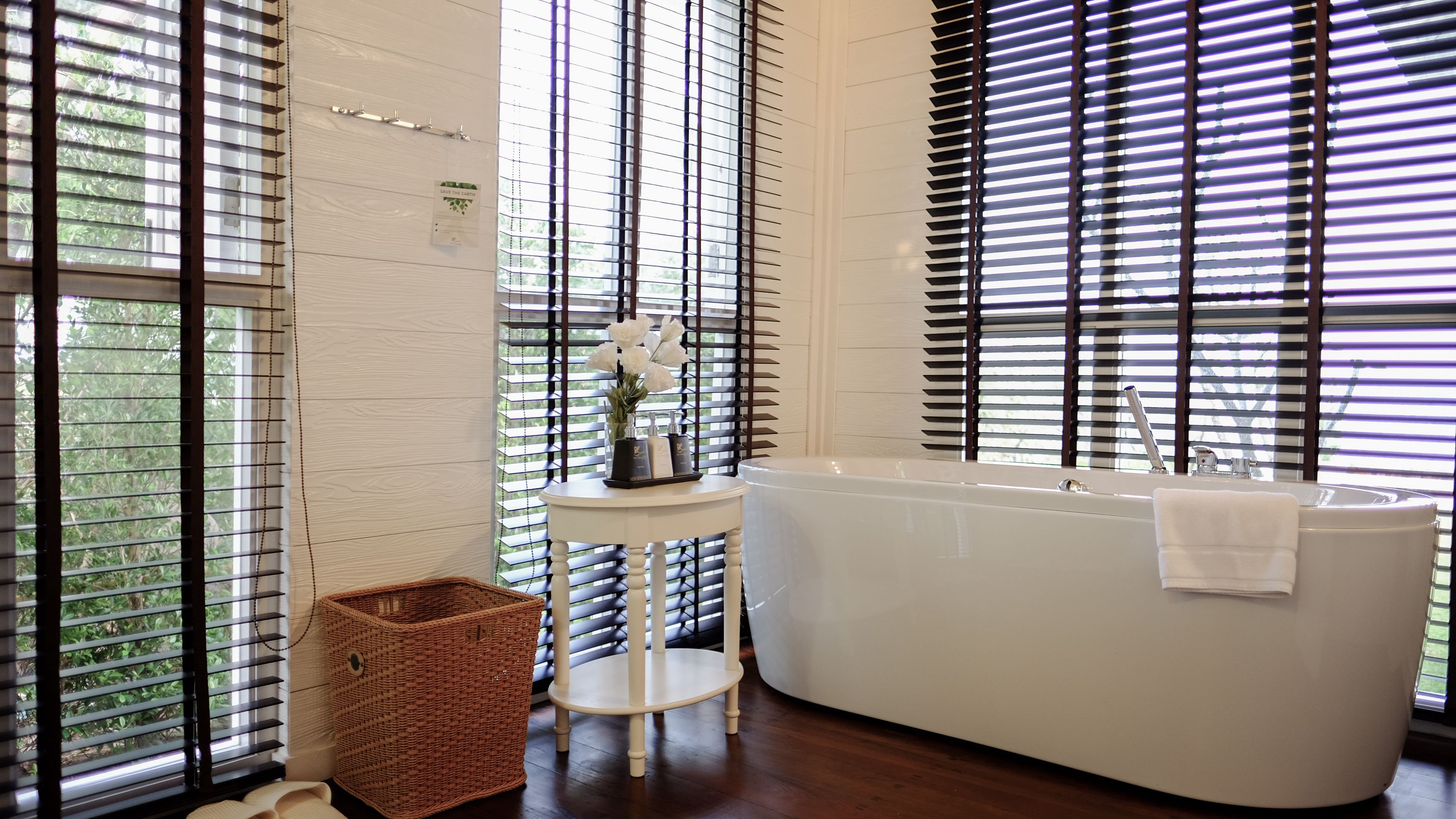 exclusive villa, 1 bedroom | bathroom | separate bathtub and shower, deep-soaking bathtub, free toiletries