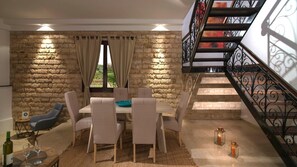 Luxury Villa, 3 Bedrooms, Private Pool, Pool View | In-room dining