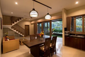 Luxury Villa, 2 Bedrooms, Non Smoking | Private kitchenette | Electric kettle - Niniku villa (Tegallalang)