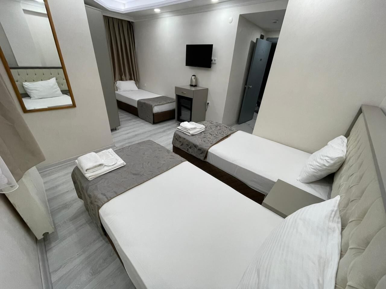 Quarto triplo standard | Frigobar, roupa de cama