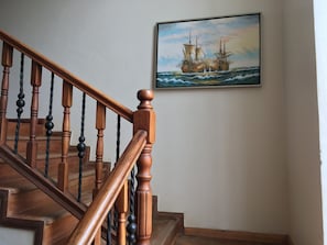 Staircase - Karen Ndege House Inn (Nairobi)